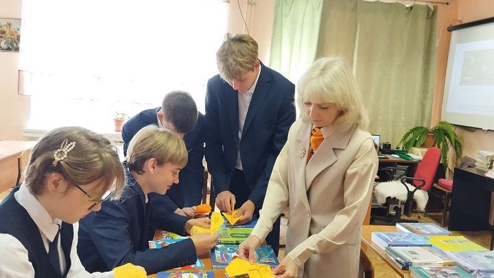 В День знаний первоклассникам Лаишевского района дарили «Самолетики будущего»