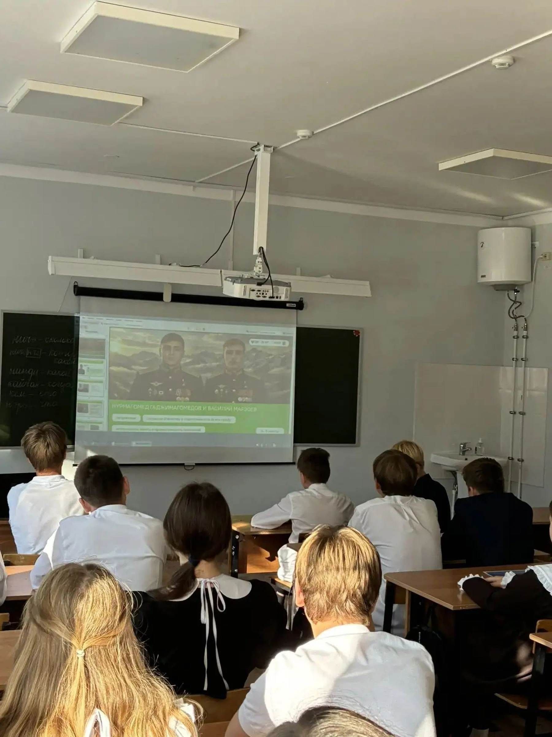 Батырлык дәресләре: Лаеш укучыларына безнең заман Каһарманнары турында сөйләделәр