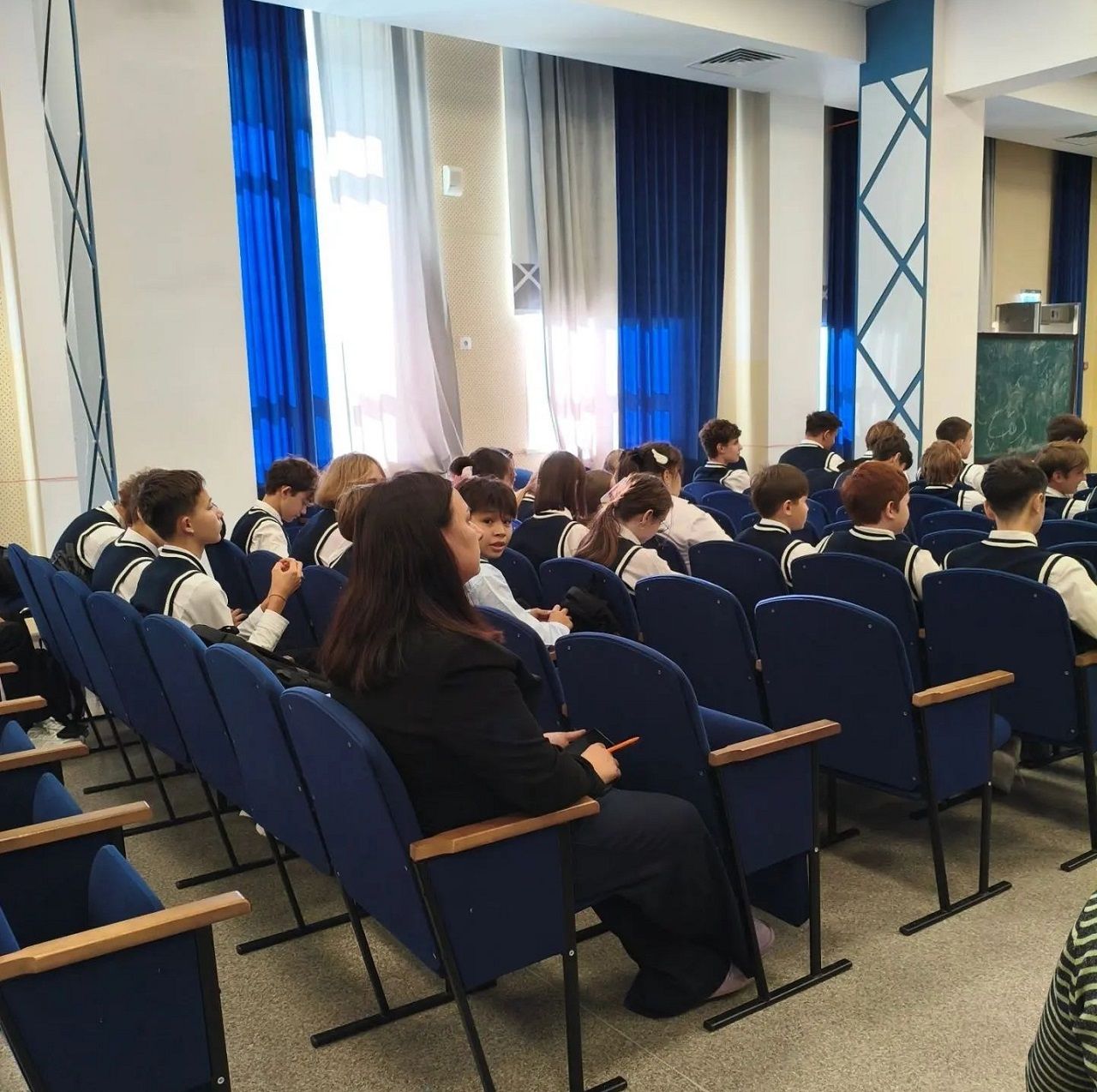 Транспортные полицейские провели важную лекцию для лицеистов Лаишевского района