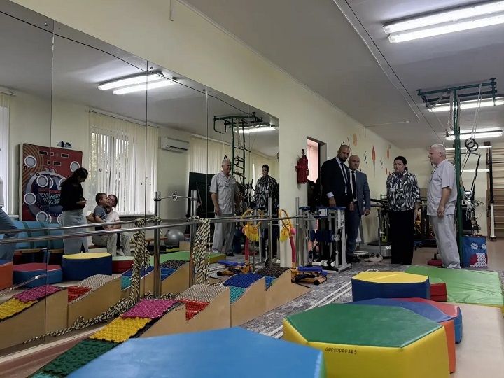 Герой России Расим Баксиков ознакомился с работой Лаишевского реабилитационного центра