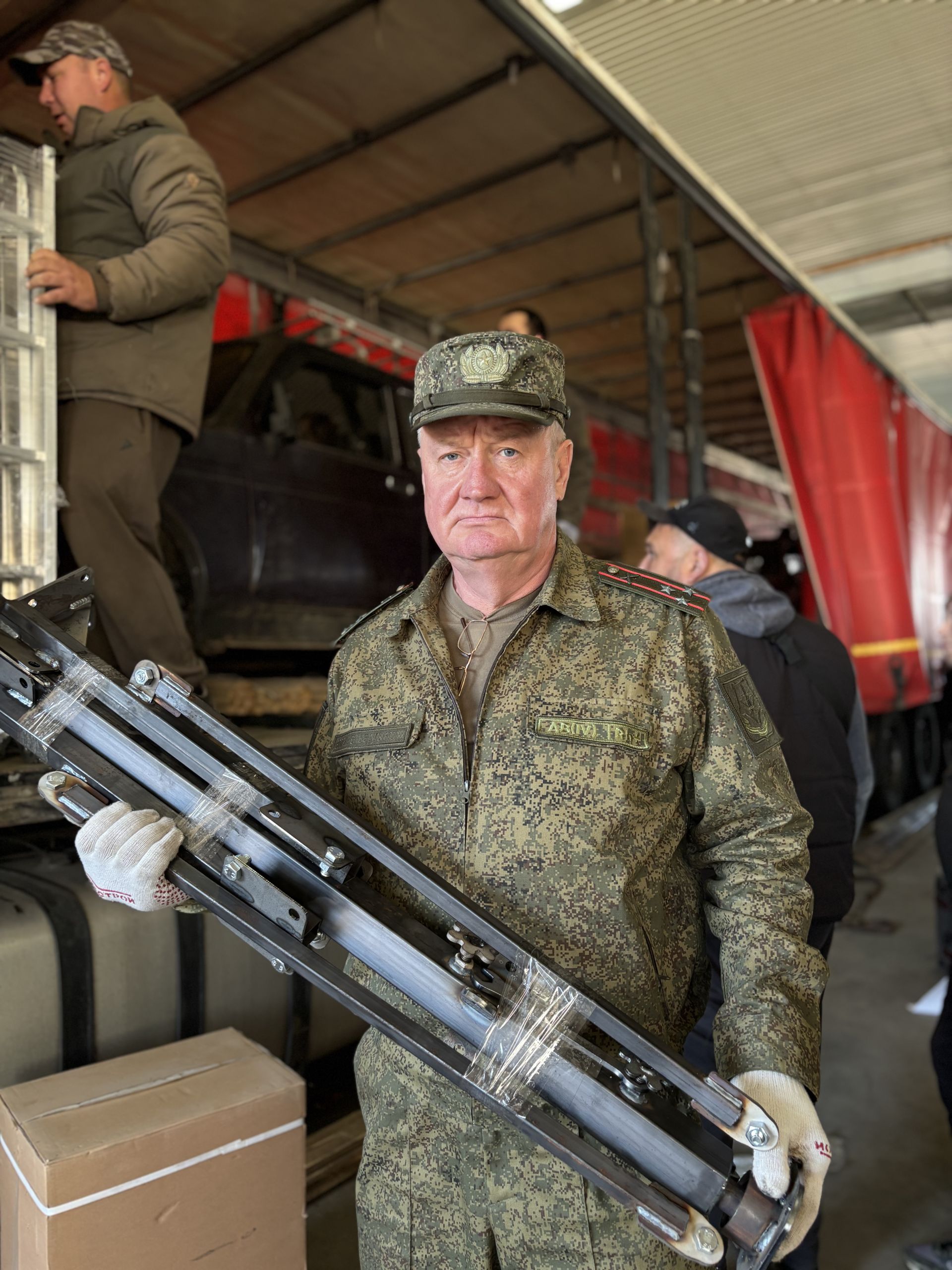 Сороковая отправка гуманитарки: как полковник запаса из Лаишево превратил личную инициативу в народное движение