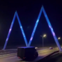 На въезде в Казань обновили арку в виде буквы «М»