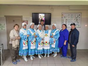 Как фольклорный коллектив «Чишмэ» подарил праздник дому-интернату
