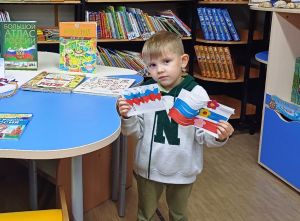 Литературное путешествие для юных читателей: знакомство с историей флага России