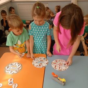 Юные лаишевцы познакомились с народными игрушками