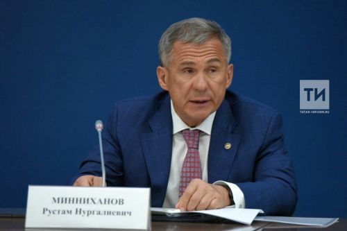 Президент Татарстана Рустам Минниханов поздравил журналистов с профессиональным праздником - Днем российской печати
