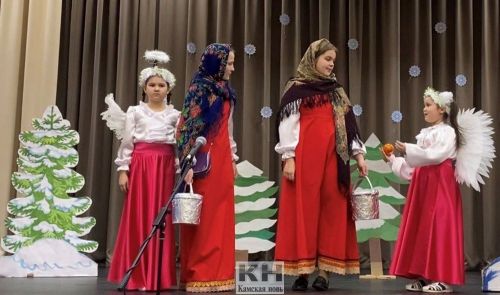 Дети поздравили взрослых с Рождеством Христовым