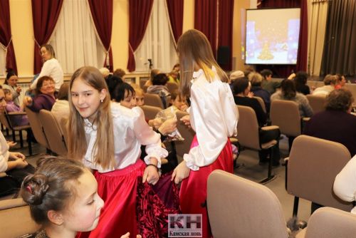 Дети поздравили взрослых с Рождеством Христовым
