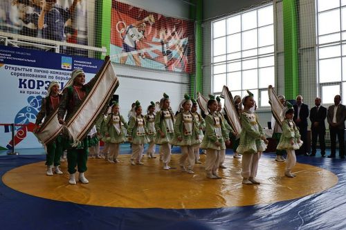 Комлы Ковалида егетләр арасында көрәш буенча турнир узды