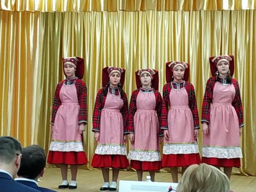 Ташкирменская школа приняла активное участие в выставке работ педагогов и школьников