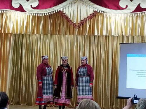 Ташкирменская школа приняла активное участие в выставке работ педагогов и школьников