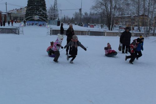 В «Веселых стартах» лаишевские дети участвовали вместе с родителями