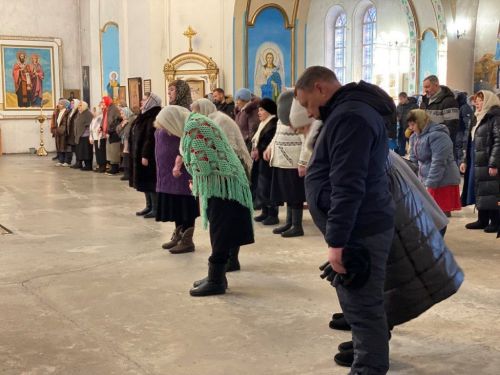 В Свято-Троицком архиерейском подворье прошла праздничная служба