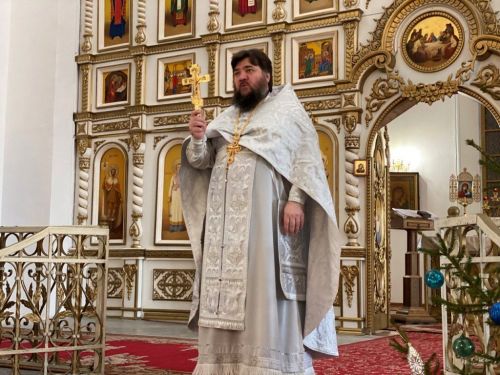 В Свято-Троицком архиерейском подворье прошла праздничная служба
