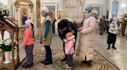 В Свято-Троицком архиерейском подворье прошла праздничная служба