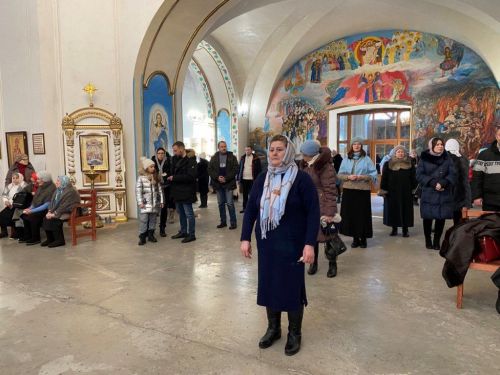 В Свято-Троицком архиерейском подворье прошла праздничная служба