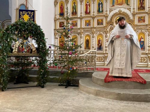 В Свято-Троицком архиерейском подворье прошла праздничная служба