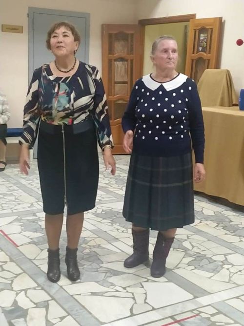 Творческие пенсионеры устроили флешмоб