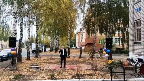 С Днем пожилого человека поздравляет Анатолий Осипов