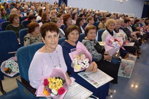 Лаешта педагогларны хөрмәтләделәр