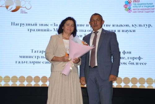 Укытучылар көне: Лаеш районы Башлыгы мәгариф өлкәсендә эшләүчеләргә бүләкләр тапшырды