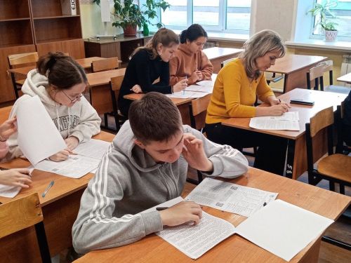 Лаешта географик диктант яздылар
