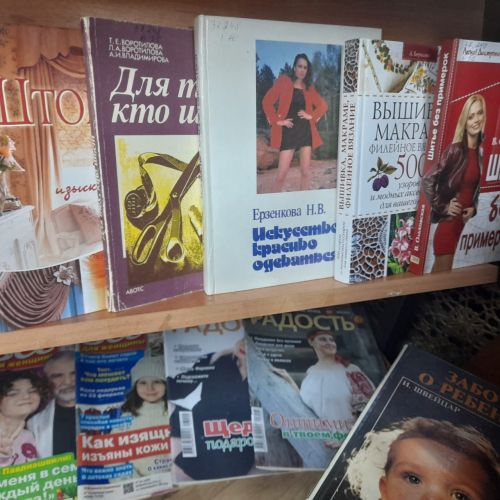 Книжная выставка «Любовью материнской мир прекрасен» оформлена в Лаишевской библиотеке