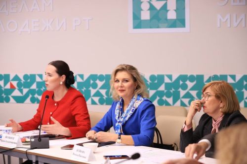 За круглым столом искали пути решения актуальных проблем молодых семей Татарстана