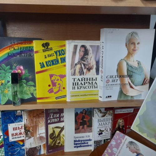 Книжная выставка «Любовью материнской мир прекрасен» оформлена в Лаишевской библиотеке