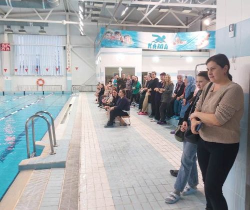 Пловцы спортивные соревнования посвятили Дню мамы