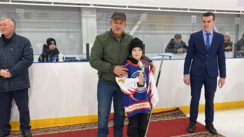 Сегодня в Ледовой арене Лаишево объявили команду победителей хоккейного турнира «Ястреб cup»