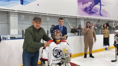 Сегодня в Ледовой арене Лаишево объявили команду победителей хоккейного турнира «Ястреб cup»