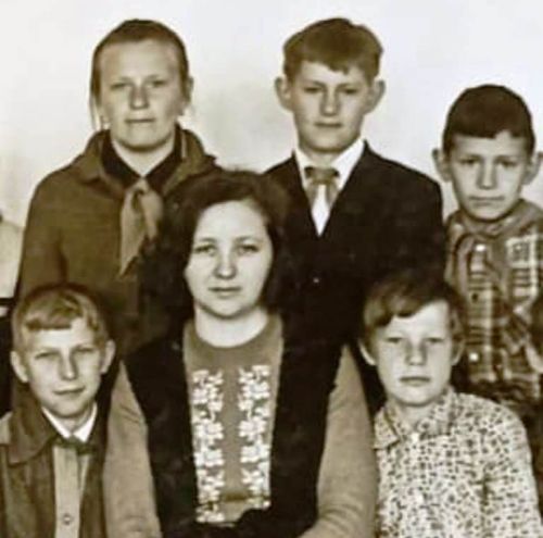 В Каипах сегодня поздравляют с 70-летим педагога Галину Талдину