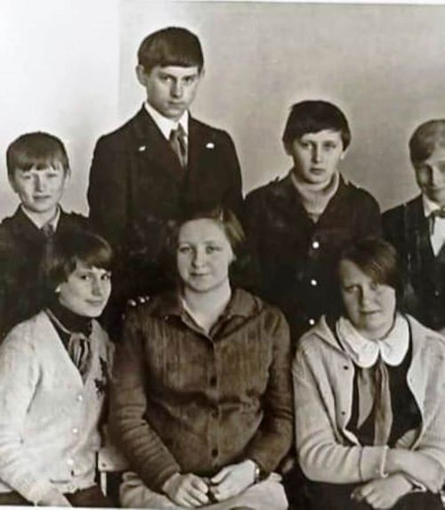 В Каипах сегодня поздравляют с 70-летим педагога Галину Талдину