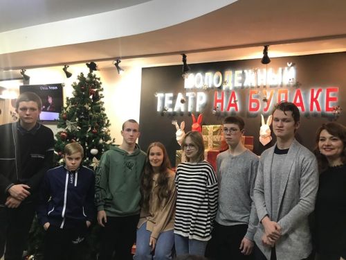 Десятиклассники Нармонской школы посетили Молодежный театр на Булаке в Казани