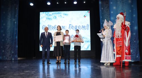 Активных и одаренных детей района чествовали в канун Нового года