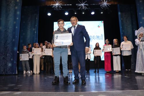 Активных и одаренных детей района чествовали в канун Нового года