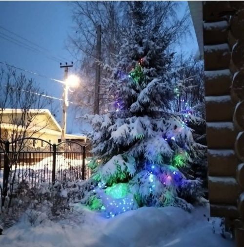 Стучится Новый год в окно