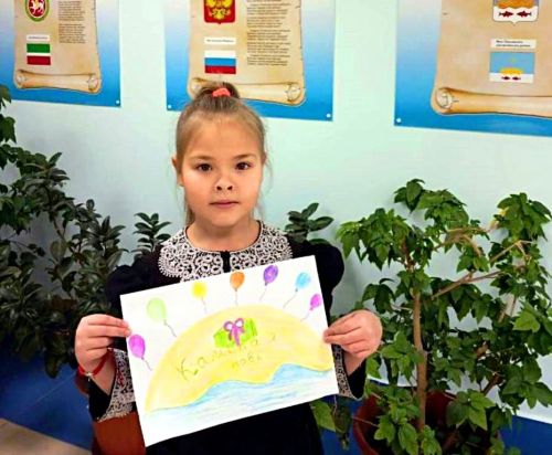На день рождения «КН» второклассники Лаишевской гимназии № 1 подготовили рисунки