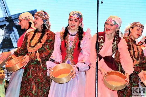 Яркий этно-мюзикл прошел в Лаишевском РДК