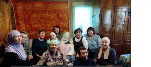 Атабайда 90 яшьлек Халидә Фәйзи кызы Закированы туган көне белән котладылар