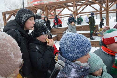 Фоторепортаж: широко гуляли сегодня в Лаишеве на Масленице