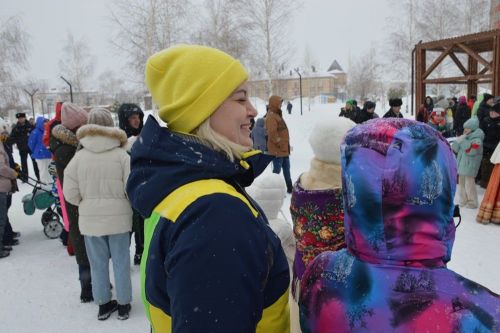 Фоторепортаж: широко гуляли сегодня в Лаишеве на Масленице