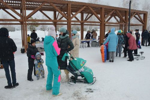 Фоторепортаж: широко гуляли сегодня в Лаишеве на Масленице