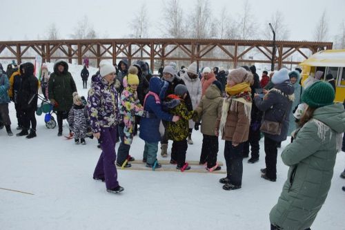 Фоторепортаж: широко гуляли сегодня в Лаишеве на Масленице