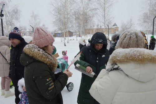 Фоторепортаж: широко гуляли сегодня в Лаишеве на Масленице