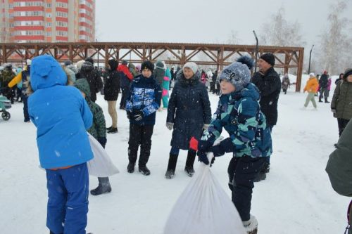 Фоторепортаж: широко гуляли сегодня в Лаишеве на Масленице