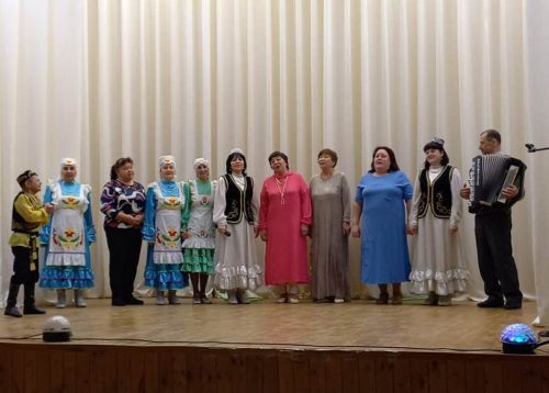 В Тат. Янтыке концерт «Жырлап яшик  эле, дусларым» посвятили юбилею заведующей СДК