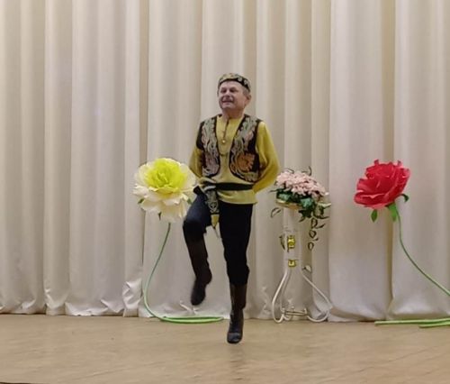 В Тат. Янтыке концерт «Жырлап яшик  эле, дусларым» посвятили юбилею заведующей СДК