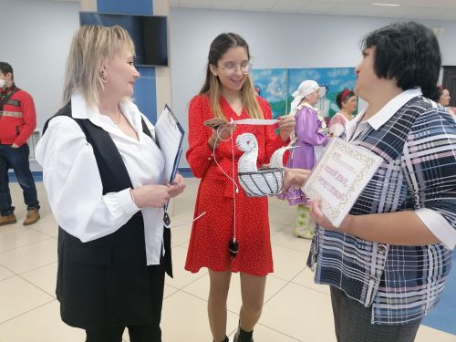 Библиотекари Лаишевской центральной библиотеки провели акцию «Родной язык, дружу с тобой»